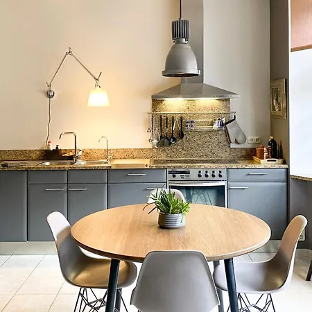 Apartman Spacious 2-story Apt. W/ Terrace - 280 M2