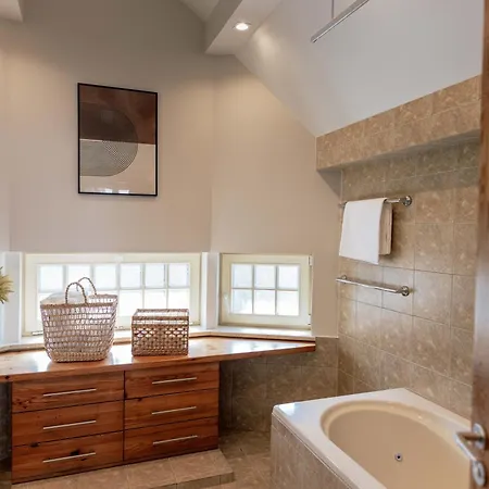 Apartamento Spacious 2-story Apt. W/ Terrace - 280 M2 *