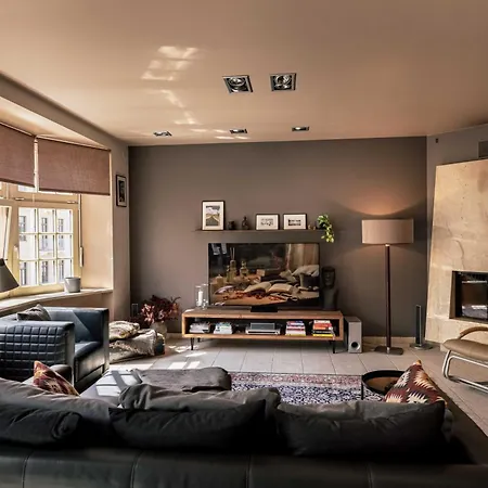 Spacious 2-story Apt. W/ Terrace - 280 M2 Apartman