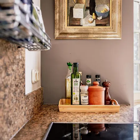 Apartman Spacious 2-story Apt. W/ Terrace - 280 M2 *