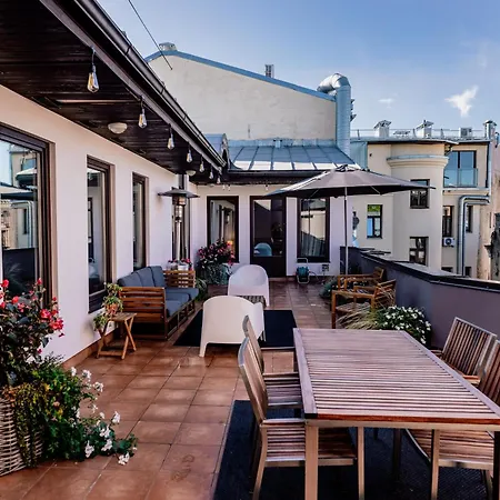 Spacious 2-story Apt. W/ Terrace - 280 M2 Apartman *