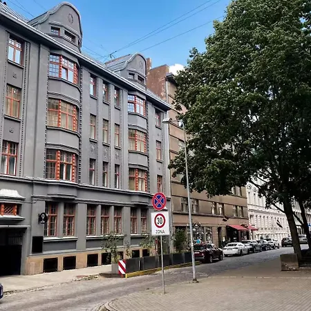 Spacious 2-story Apt. W/ Terrace - 280 M2 Apartman *