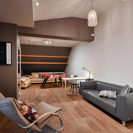 Spacious 2-story Apt. W/ Terrace - 280 M2 Apartman