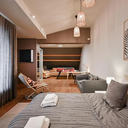Apartman Spacious 2-story Apt. W/ Terrace - 280 M2