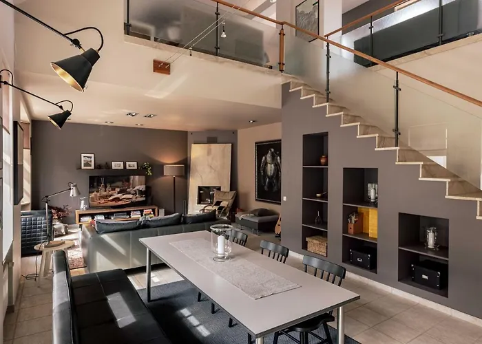 Spacious 2-story Apt. W/ Terrace - 280 M2 Lejlighed *