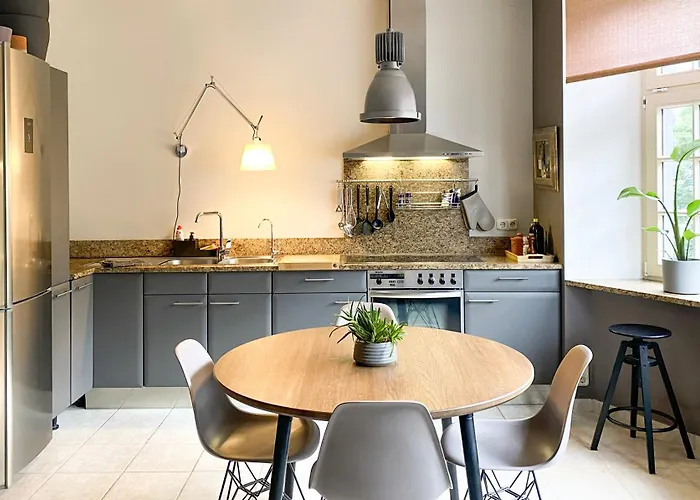 Dzīvoklis Spacious 2-story Apt. W/ Terrace - 280 M2