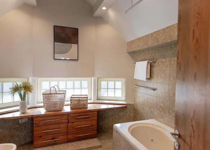 Dzīvoklis Spacious 2-story Apt. W/ Terrace - 280 M2 *