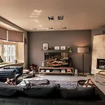 Spacious 2-story Apt. W/ Terrace - 280 M2 Апартаменты