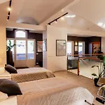 Spacious 2-story Apt. W/ Terrace - 280 M2 Апартаменты