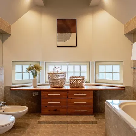 Appartement Spacious 2-story Apt. W/ Terrace - 280 M2 *