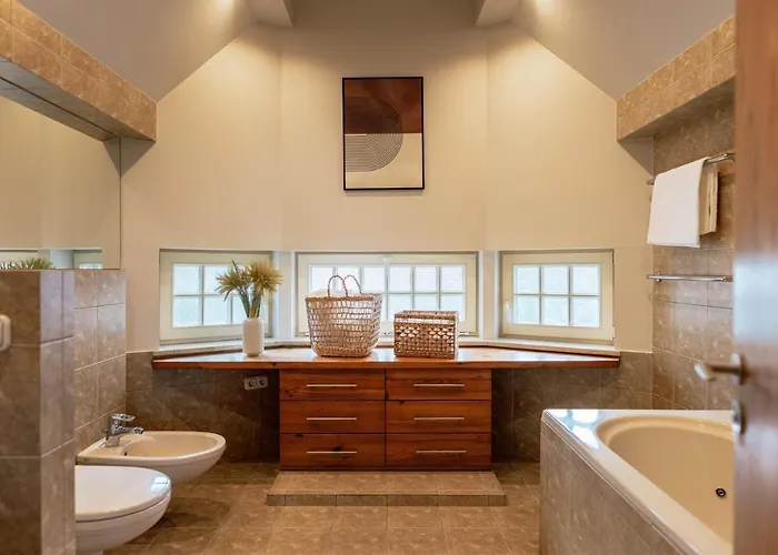 아파트 Spacious 2-story Apt. W/ Terrace - 280 M2 *