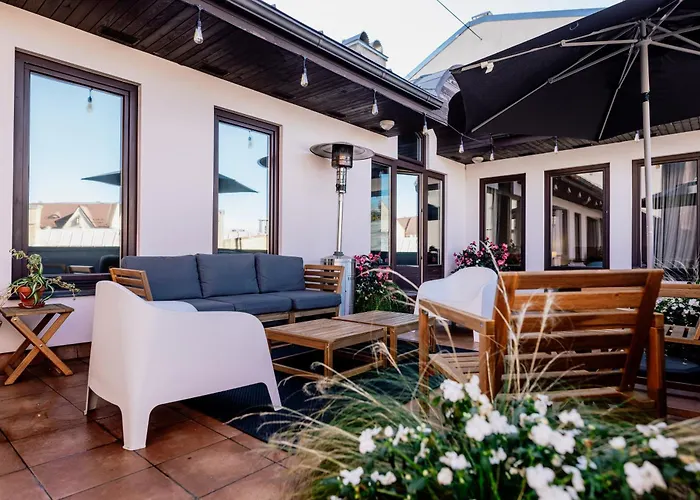 Spacious 2-story Apt. W/ Terrace - 280 M2 *