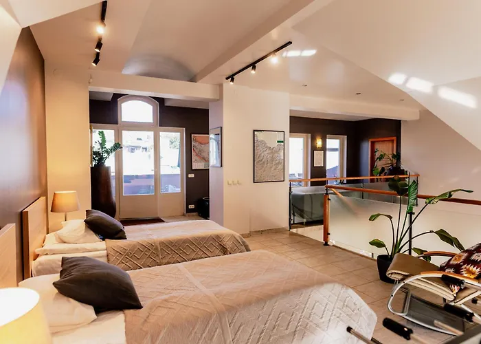 Spacious 2-story Apt. W/ Terrace - 280 M2 아파트